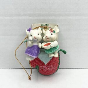 Lustre Fame 1996 Christmas Ornament Two Mice on an Oven Mitten Merry Christmas